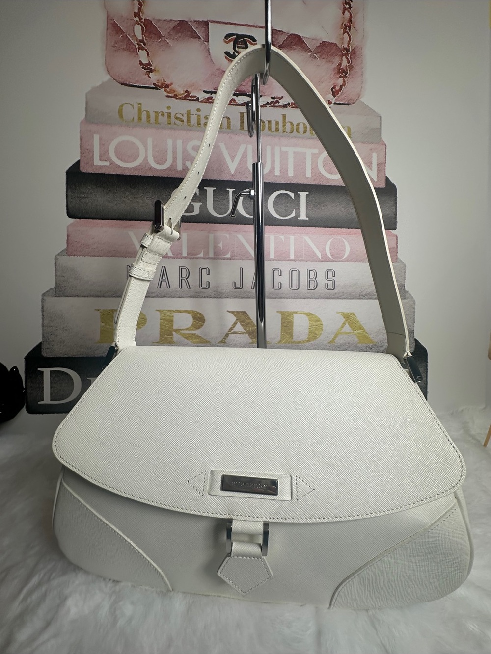 Burberry Vintage White Saffiano Leather Shoulder Bag - Picture 3 of 16